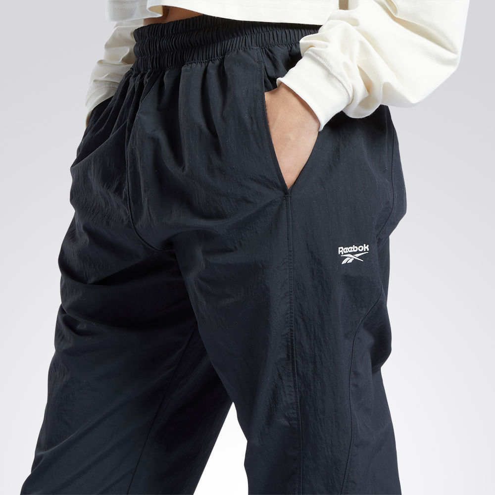 Calça Reebok Classics Franchise Track Feminina – preto – foto 4