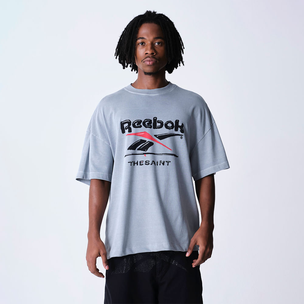 REEBOK EQUIPMENT ON FIELD PLAYERS Tシャツ Camiseta Reebok & Thesaint T-Shirt Wide Boxy Brand Masculina | Reebok